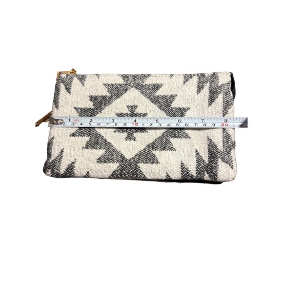 JEN & CO. Small Wristlet Bag Riley Aztec 3 Compartment Bag (M013AZT) - Picture 10 of 11